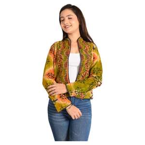 Chaqueta corta Kantha de algodón vintage ligera reversible, estilo bohemio hecho a mano para mujer, chaqueta sostenible y elegante - Product Image 2