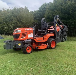 Tondeuse à gazon Kubota 4x4, petit tracteur. - Product Image 3