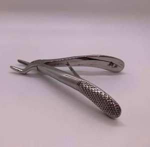 Fórceps de Extracción Dental Pediátrica con Patrón Inglés, Acero Inoxidable, Manual, Certificado MOL, Instrumento Médico Quirúrgico - Product Image 1
