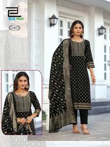 ชุดคุर्ติผ้าเรยอนปักลายสีน้ำเงินขายส่ง ความยาวระดับเข่า พร้อมกางเกงและผ้าคลุมไหล่ สไตล์แฟชั่นอินเดียและปากีสถาน สำหรับงานปาร์ตี้ - Product Image 3