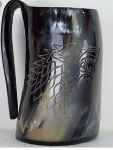 Jarra de Cerveza Artesanal Reutilizable de Cuerno de Búfalo con Frase Grabada, Asa Suave, Tapa de Bambú, Estilo Contemporáneo, Artesanía Rústica - Product Image 2