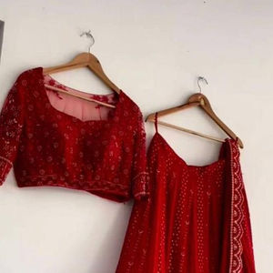 Collection de vêtements de créateur Séquence lourde Travail brodé Georgette Lehengha Choli Set Vêtements traditionnels pour les mariages - Product Image 1