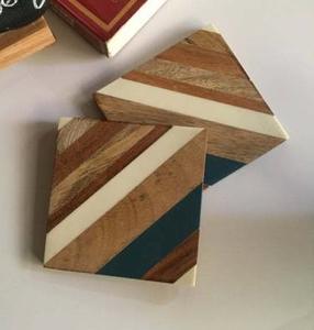 Posavasos de madera de resina, posavasos de madera de acacia personalizados con resina de arándano, diseño único, aislamiento térmico hecho a mano - Product Image 4