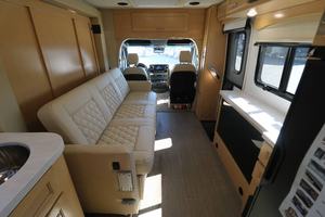 Camping-car d'occasion Regency RV Ultra Brougham 25MB 2023-2024, 4-6 passagers, à vendre - Product Image 4