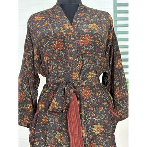 Kimono vintage en crêpe de soie, robe douce et confortable, vêtement de détente léger et luxueux, cadeau idéal pour les femmes pour la nuit d'automne - Product Image 2