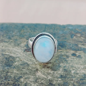 แหวนอัญมณีรูปวงรีสำหรับผู้หญิงแหวนพลอยรูปพระจันทร์สีรุ้งธรรมชาติคุณภาพเยี่ยม - Product Image 5