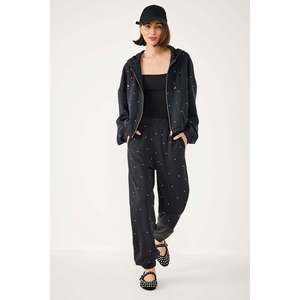 Pantalon de jogging mi-long décontracté en polyester 100% brodé de pierres, coupe régulière - Product Image 4