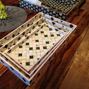 Bandeja para servir con incrustaciones de hueso de diseño único, bandeja rectangular artesanal de nácar a precio mayorista para exportación - Product Image 2