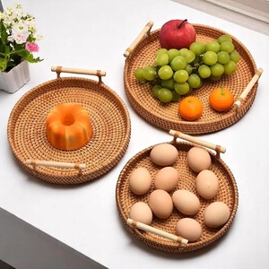 Plato Decorativo de Conchas Marinas de Ratán Hecho a Mano, Decoración Navideña para Hogares Contemporáneos con Estilo - Product Image 1