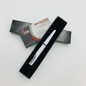 Pinzas de cejas blancas de primera calidad con logotipo personalizado Puntas puntiagudas inclinadas de acero sostenible y peine Pinzas de cejas personalizables - Product Image 4