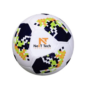 Ballon de football d'entraînement Next Tech Industries en matériau PU pour l'entraînement avec design personnalisé et logo personnalisé - Product Image 2