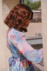 Vestido corto de NYC, vestido de poliéster para mujer, Vestido ligero de verano con cinturón en un cómodo diseño envolvente para uso diario - Product Image 4