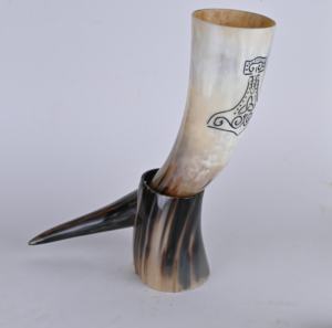 Corne à boire Viking de haute qualité avec support écologique sculpté décoratif fantaisie forme naturelle très célèbre - Product Image 3
