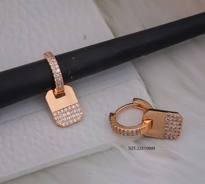 Aros Clásicos de Aleación Chapados en Oro Rosa para Mujer, Ligeros, Cómodos, Joyería de Moda para Uso Diario, Celebraciones y Fiestas - Product Image 1