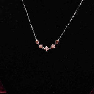 จี้รูปทรงหลากหลายแบบสั่งทำพิเศษ ประดับเพชรเพาะเลี้ยงสีชมพูในทองคำแท้ 18 กะรัต สำหรับเครื่องประดับสั่งทำ - Product Image 2