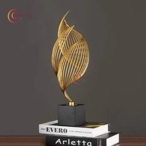 Escultura de Metal de Color dorado, escultura decorativa abstracta decorativa para decoración del hogar, estatuas con Base de mármol, suministros de sombra de Color negro - Product Image 2