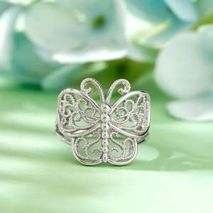 Anillo de Plata de Ley con Diseño de Mariposa Jeulia Milgrain - Product Image 5