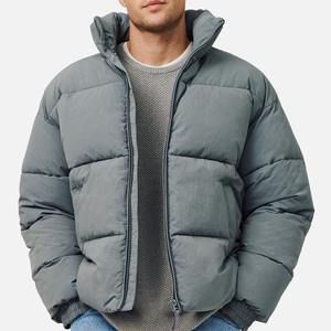 Chaqueta Acolchada de Nailon Cálida de Invierno Unisex, Corta, Gruesa, con Diseño Bordado, Personalizada al por Mayor para Hombre, Unisex, con Cierre de Burbuja - Product Image 1