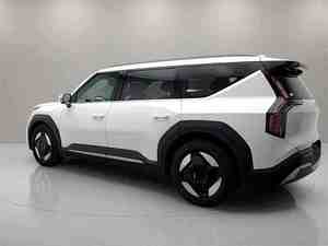 Usado 2024 EV9 Wind AWD Asientos de Cuero Volante a la Izquierda Cámara Trasera Excelente Estado Sin Accidentes - Product Image 4