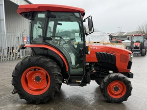 Kubota L2452 Cab d'occasion 2024, 474 heures, HST, à vendre à des prix abordables - Product Image 4