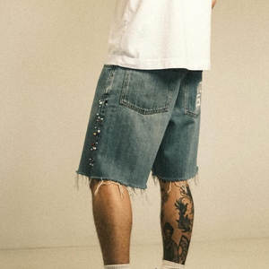 Shorts de sport pour hommes en denim non tissé respirant, avec logo personnalisé, effet vieilli et strass, pour le travail en extérieur et la course à pied – Vente chaude - Product Image 3