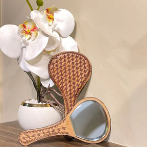 Miroir de poche élégant en cuir repoussé exquis Miroir de main de maquillage élégant occidental Miroir de créateur vintage Cadeau parfait pour elle - Product Image 2