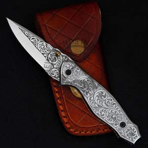 Couteau pliant en acier D2 gravé à la main personnalisé Lame en acier à haute teneur en carbone Couteaux de poche personnalisés avec étui personnalisé OEM - Product Image 4