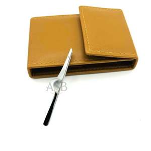 Pinzas para cejas con logotipo personalizado plateado Pinzas para cejas con punta inclinada de acero inoxidable sostenibles afiladas de alta calidad - Product Image 1