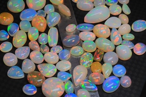 อัญมณีโอปอลคาร์โบชองจากเอธิโอเปียอัญมณีขึ้นรูปไฟผสมขนาดใหญ่สีรุ้งแบบฉูดฉาด - Product Image 5
