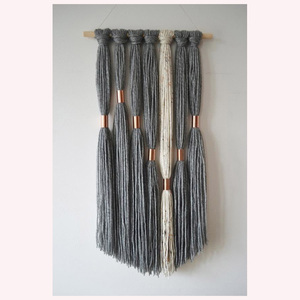 Hilo de estilo escandinavo para colgar en la pared, arte textural hecho a mano acogedor en gris y blanco para decoración del hogar bohemio - Product Image 5