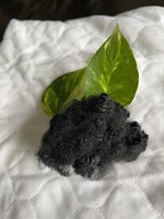 Fibre de polyester recyclée ignifuge noire à haute ténacité pour rembourrage de meubles, tapis, coussins et matelas