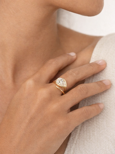 Anillo de Mujer en Oro Amarillo de 14 Quilates con Baño de Rodio, con Diamante Solitario Corte Pera, Certificado IGI, Anillo de Cóctel de Lujo - Product Image 2