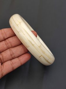 Bracelet en os écologique fait main style punk moderne, bijoux en quartz poli pour femmes et hommes, idéal pour les fêtes - Product Image 6