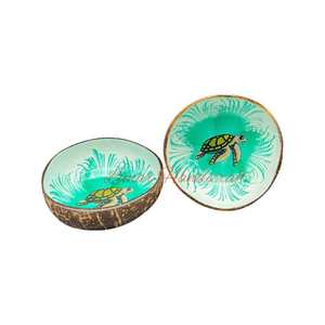 Bols décoratifs faits à la main en noix de coco Bols à fruits en forme de coquille de laque écologique au design coloré du Vietnam - Product Image 1