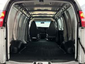 Elite Utilisé 2022 Ex-press Car-go 2500 RWD - Product Image 6