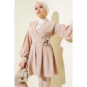 Tunique plissée 2 pièces beige avec accessoire rose - Product Image 3