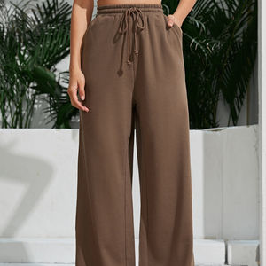 Pantalons de survêtement pour femmes de qualité supérieure avec poche à rabat, design à jambes évasées, entièrement personnalisable pour la saison hivernale, fabriqué au Pakistan - Product Image 1