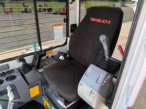 Mini-excavatrice TAKEUCHI T138FR, 674H, moteur diesel 27 CV, cabine fermée, climatisation, homologuée EPA CE, hydraulique auxiliaire, PLC - Product Image 2
