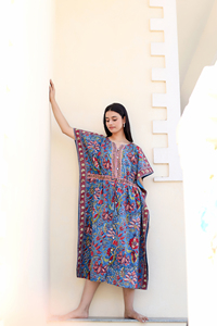 Vestido ecológico de caftán floral azul, estampado a mano, algodón, cómodo, de longitud media, ropa de salón con estampado floral elegante - Product Image 5