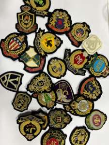 Badge brodé de style nouveau, service OEM, pour vêtements, fabrication sur mesure, qualité supérieure, badges brodés faits à la main - Product Image 2