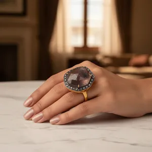 Bague pour femme en or plaqué fin, avec pierre précieuse marron, halo de diamants, style vintage, vermeil rhodié, sertissage fin - Product Image 2