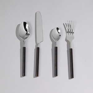 Cubiertos de cabeza con acabado de espejo plateado con asas negras, cubiertos elegantes y duraderos para cocina casera, restaurantes y uso en hoteles - Product Image 6