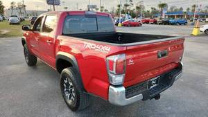 (W&T) PROMOCIÓN Ventas 2021 TOYOTA TACOMA TRD OFF ROAD DOBLE CABINA 5' BED V6 4WD CAMIONETA AUTOMÁTICA USADA - Product Image 4