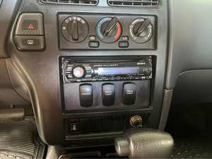 Camión de caza Clean 1997 Nissa-n Pathfinde-r 4x4 de segunda mano - Product Image 4