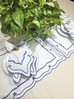Set de napperons et serviettes géométriques bleus brodés personnalisés pour la maison, le restaurant, le mariage, le coton blanc avec bordure festonnée