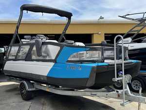 Moto Acuática Sea-Doo Switch Sport 2023, 2 Tiempos, 226-300 HP, Aplicación Automática, 3 Asientos, 4 Cilindros, Aluminio, 20 km/h, 1800 cc, En Stock - Product Image 6