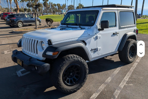 Jeep Wrangler Sport 4x4 2020 d'occasion en bon état, boîte manuelle 6 vitesses, 4 roues motrices, toit rigide d'origine, provenance Californie - Product Image 4