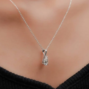 Pendentif solitaire en diamant cultivé en laboratoire en forme de poire 1,5ct pour femme VVS Clarity D Color avec pendentif en or blanc 14 carats - Product Image 2