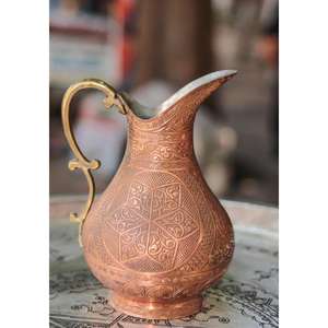 Elegante jarra de agua de cobre hecha a mano con diseño real y excelente durabilidad, lo mejor para mantener una hidratación saludable a diario - Product Image 1