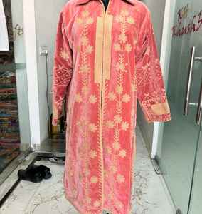 Chaquetas Cortas de Terciopelo Suzani Hechas a Mano, Abrigo Bordado, Chaquetas Suzani, Chaqueta Larga de Terciopelo con Bordado Suzani - Product Image 4